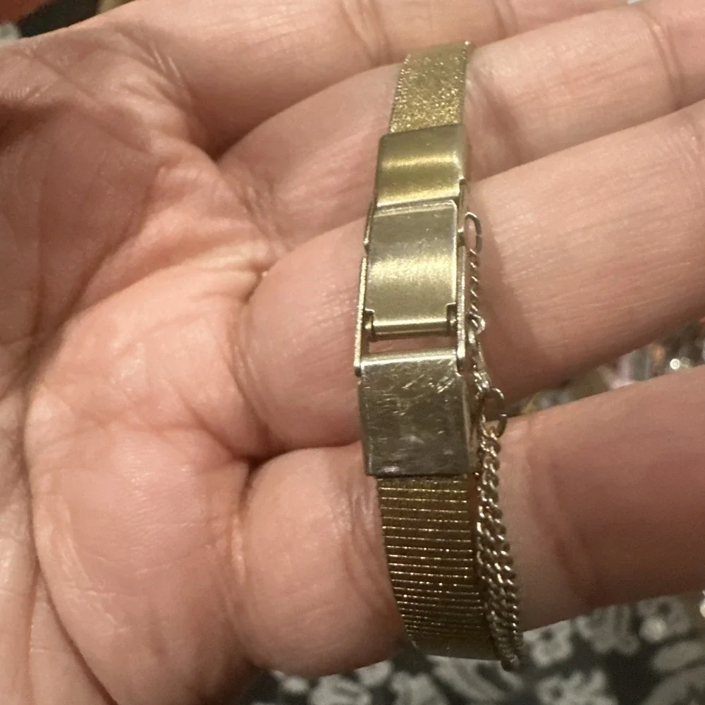 Working VTG SEIKO 1N00-5B29 Gold Tone Quartz 17mm Ladies Watch Big Wrist Fit 7.5